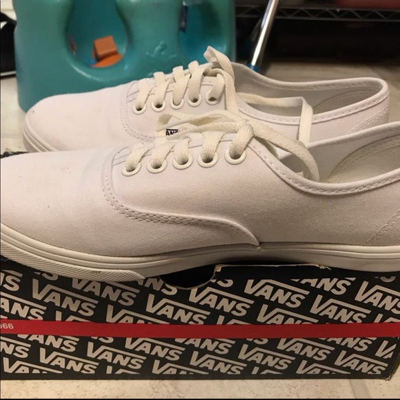 Brand New Classic White Canvas - Picture 3 of 4